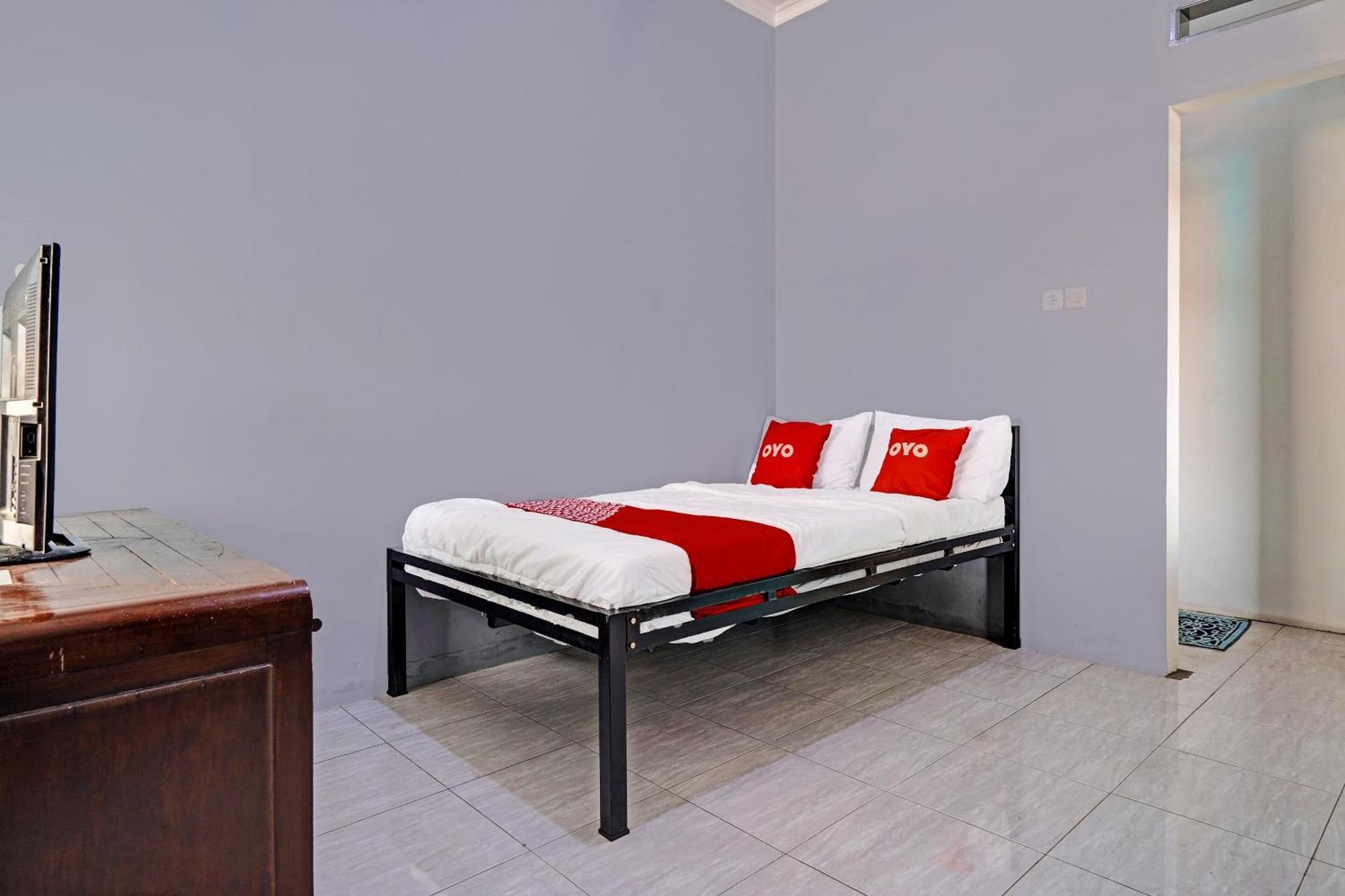 Oyo Life 91592 Aaliya Guest House Syariah Lebakwangi Exterior foto