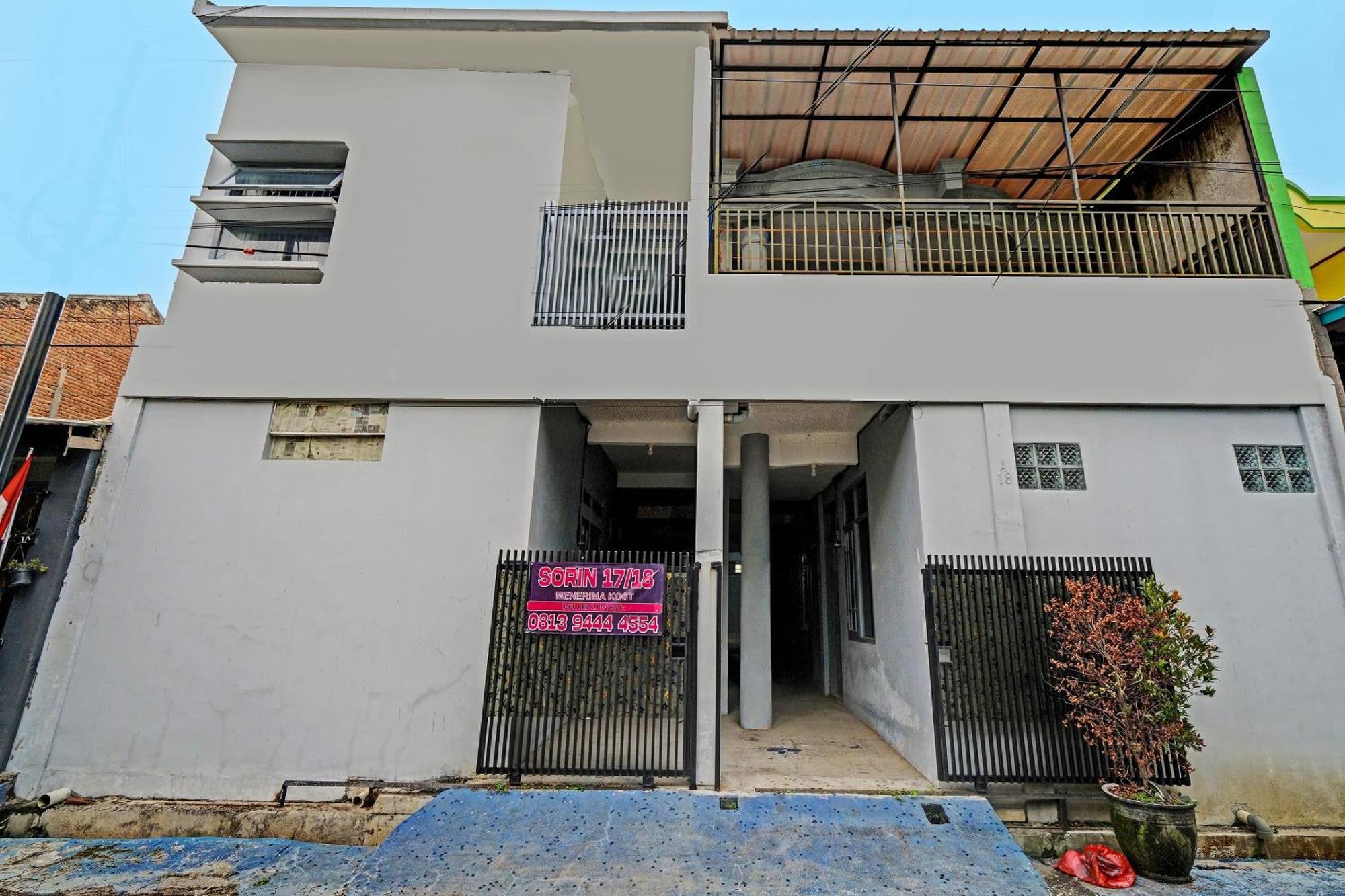 Oyo Life 91592 Aaliya Guest House Syariah Lebakwangi Exterior foto